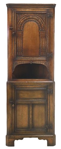 ENGLISH CARVED OAK CORNER