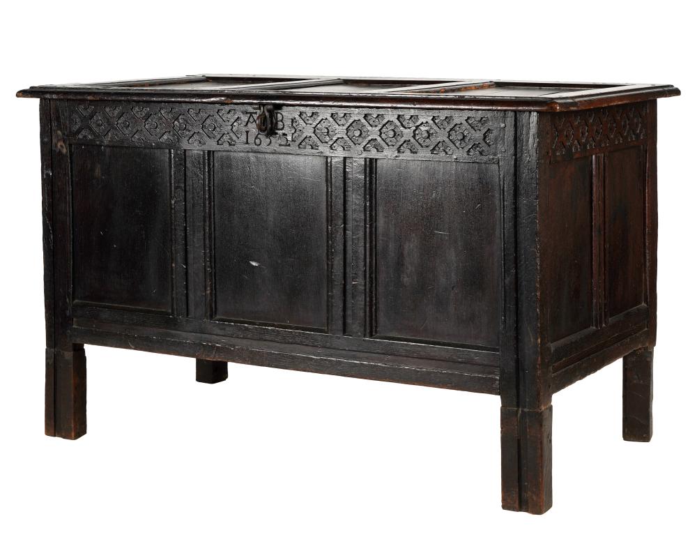 ENGLISH CARVED OAK TRUNKhaving a