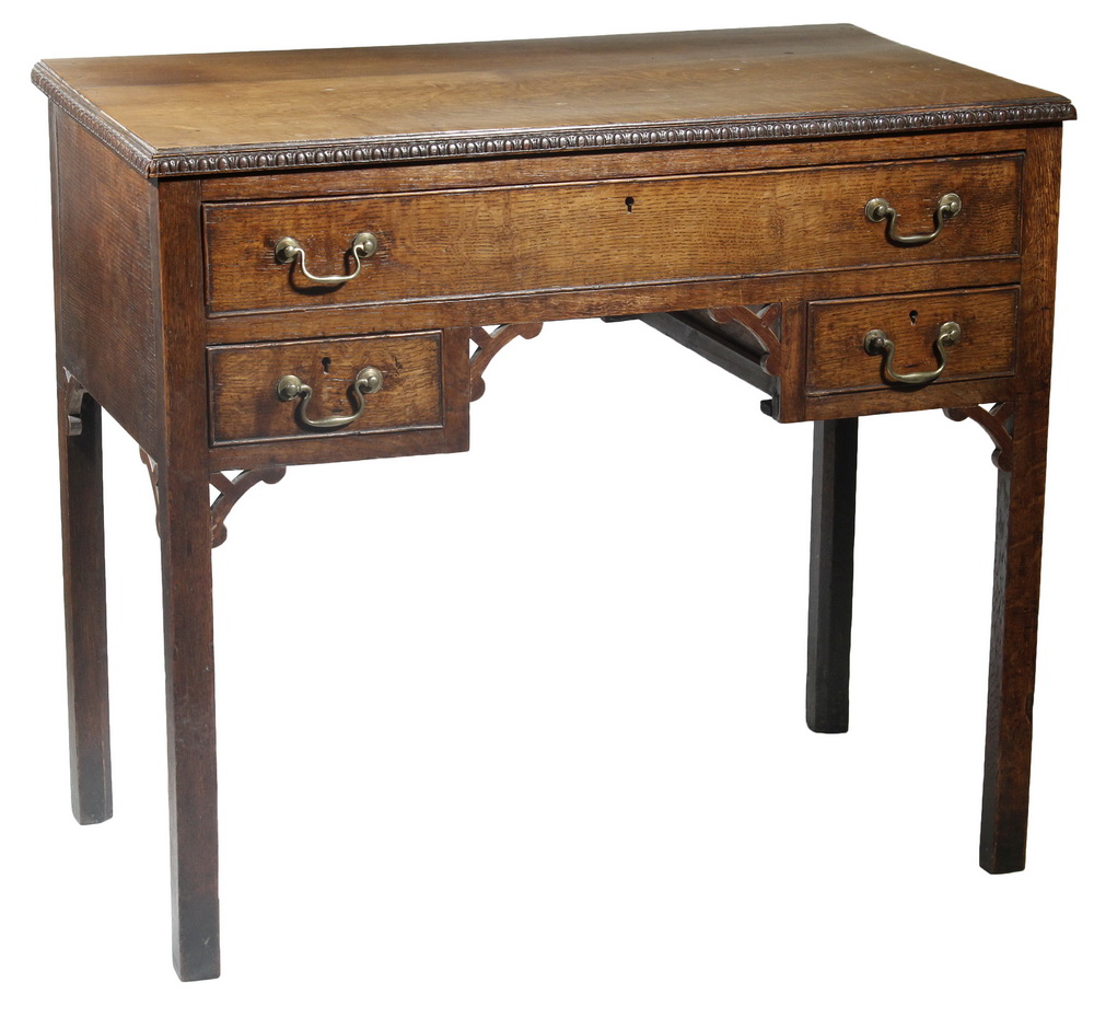 ENGLISH CHIPPENDALE OAK DRESSING
