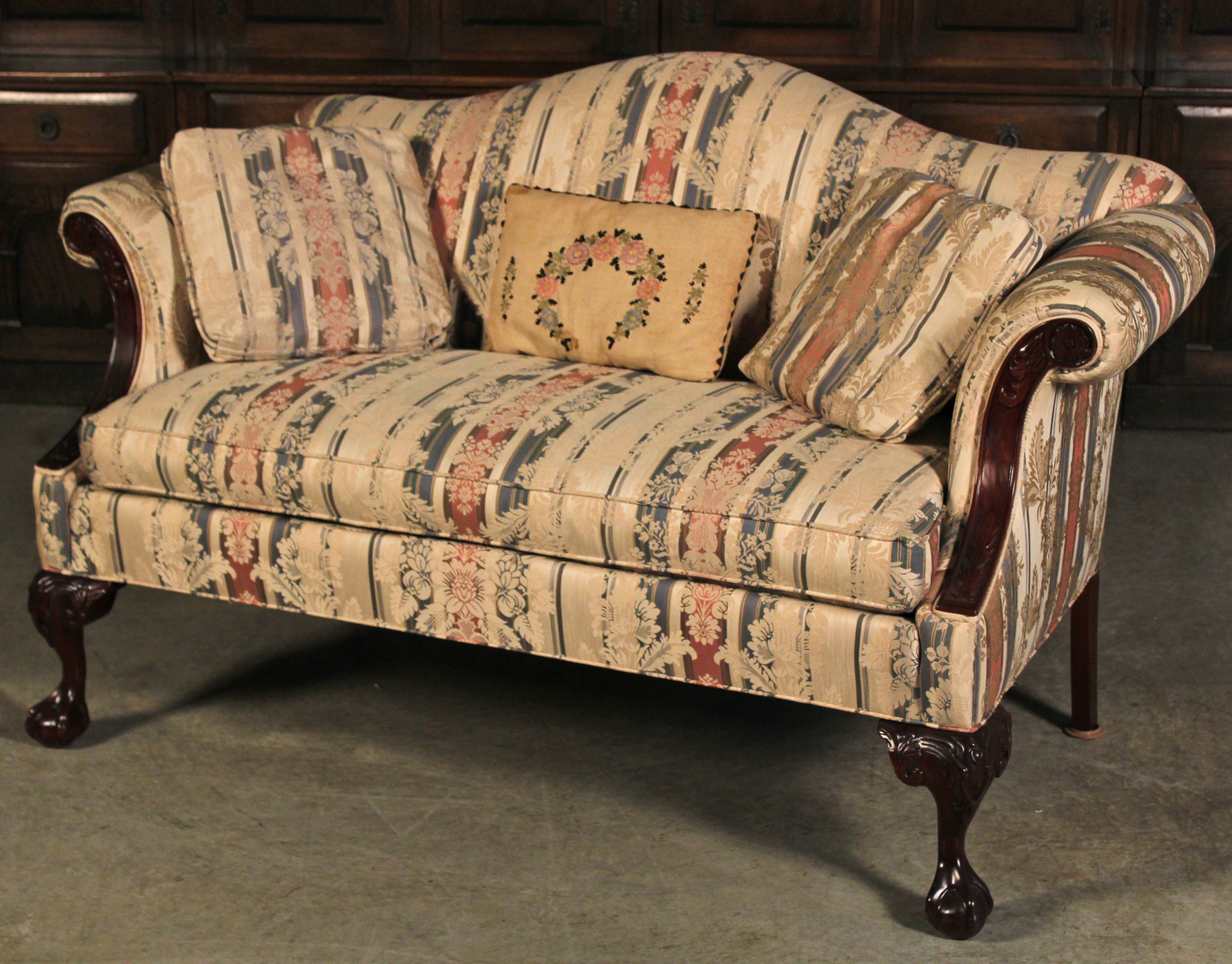 ENGLISH CHIPPENDALE STYLE MAH.