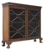 ENGLISH CHIPPENDALE STYLE MAHO