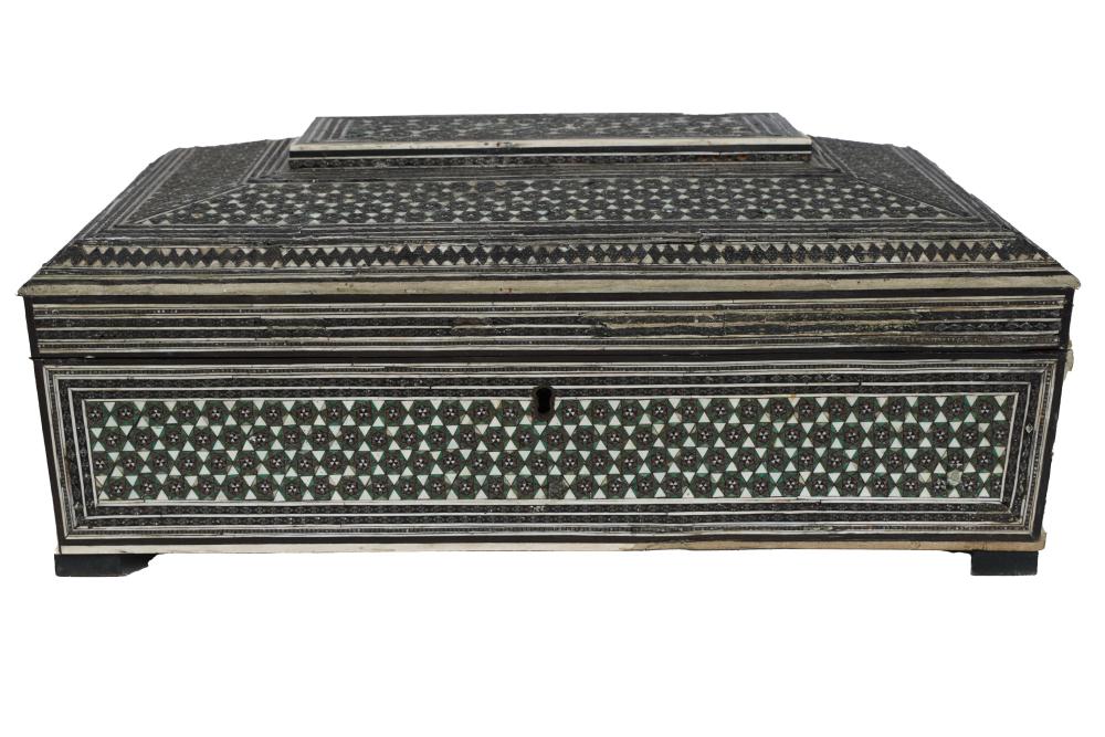 ENGLISH COLONIAL SEWING BOXwith