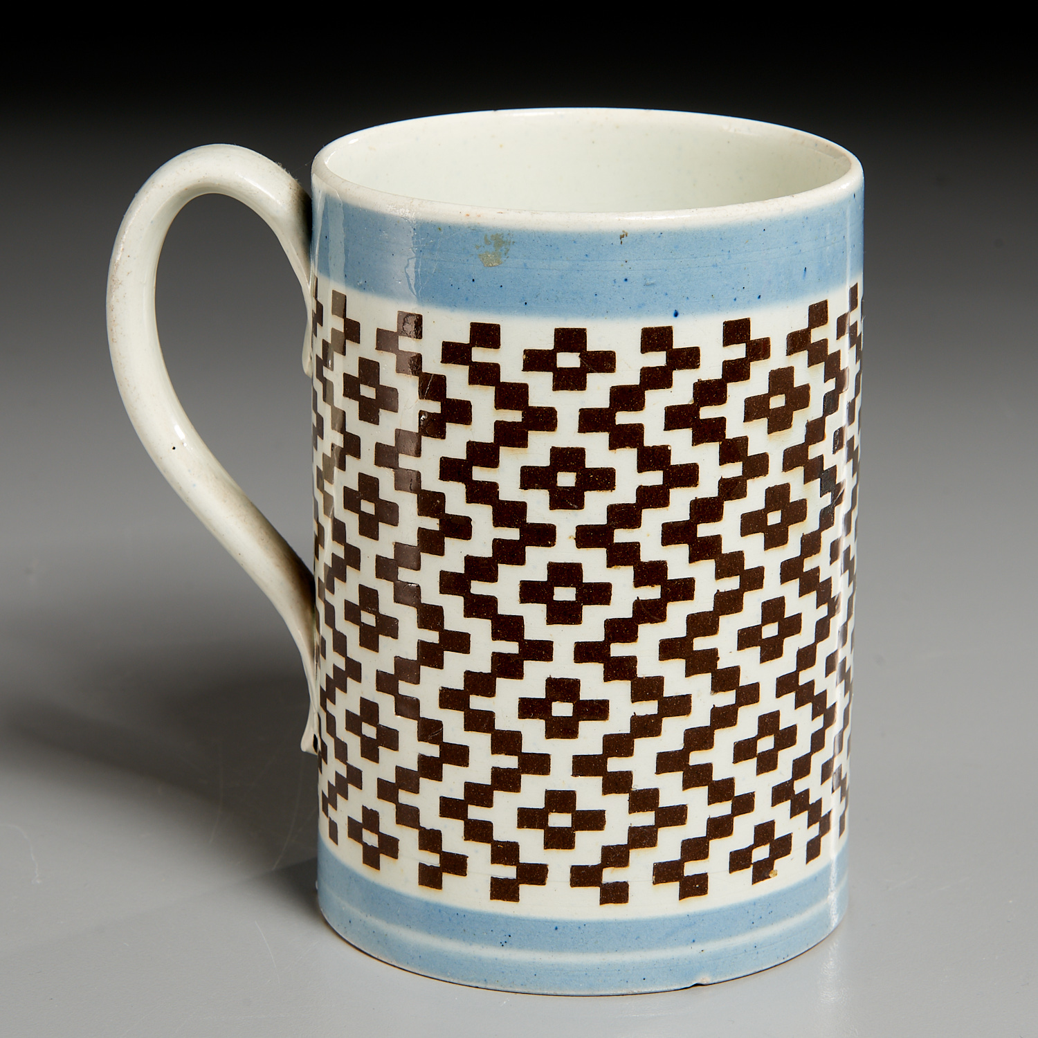 ENGLISH ENGINE-TURNED MOCHAWARE MUG