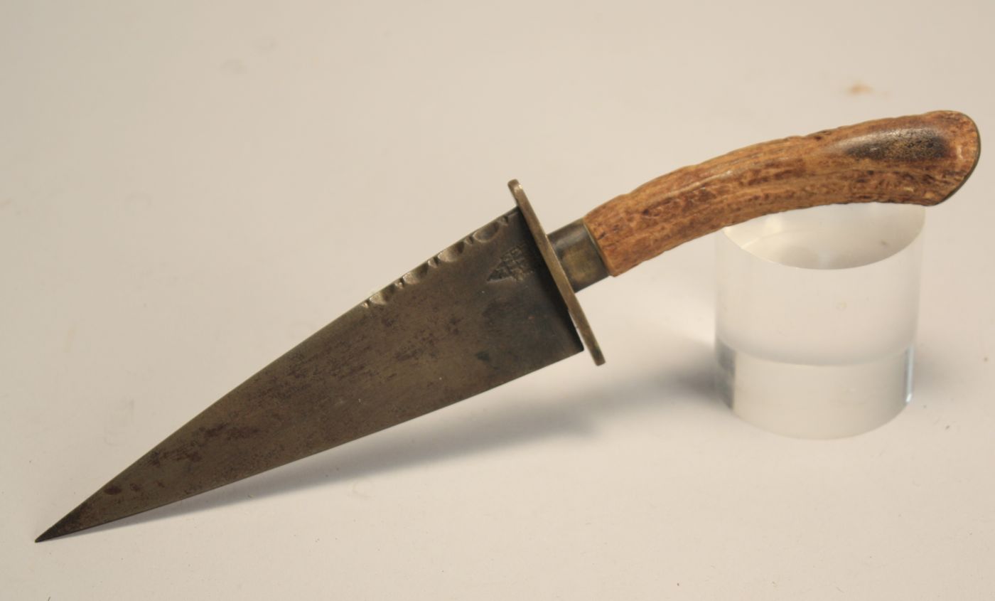 ENGLISH HORN-HANDLED KNIFEWith