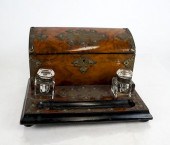 ENGLISH INKWELL/LETTER RACKEng