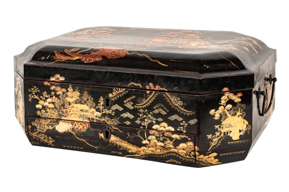 ENGLISH JAPANNED TABLE BOXEnglish