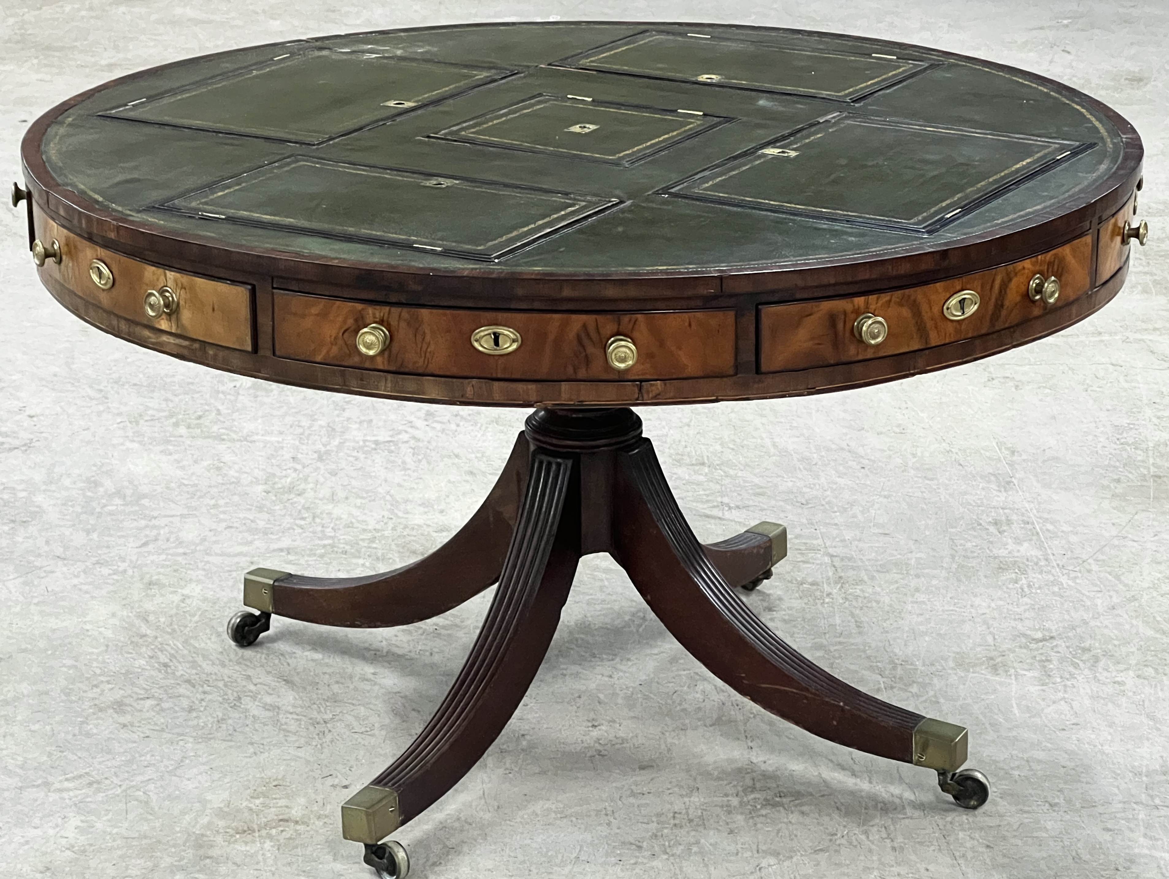 ENGLISH LEATHER TOP  RENT TABLE