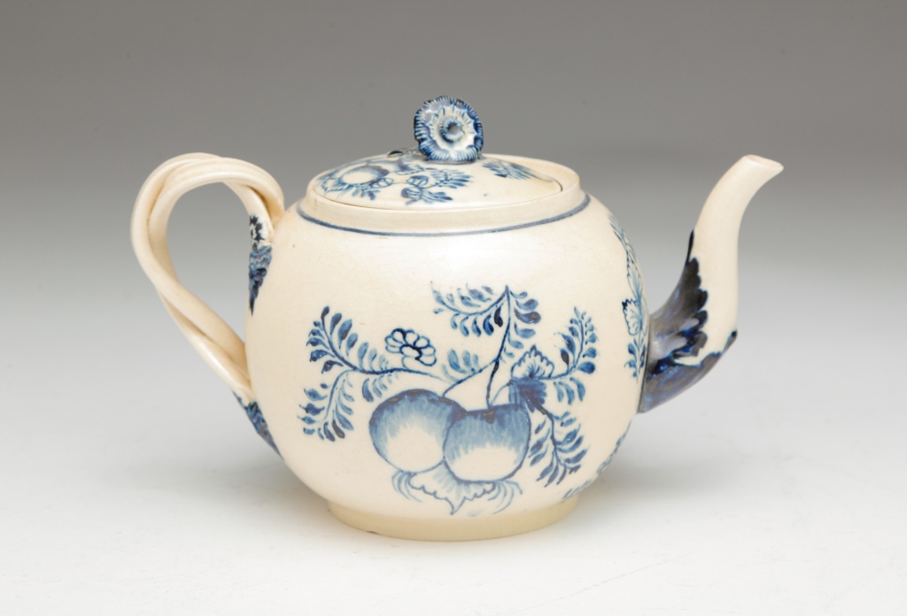 ENGLISH LEEDS CREAMWARE TEAPOT.