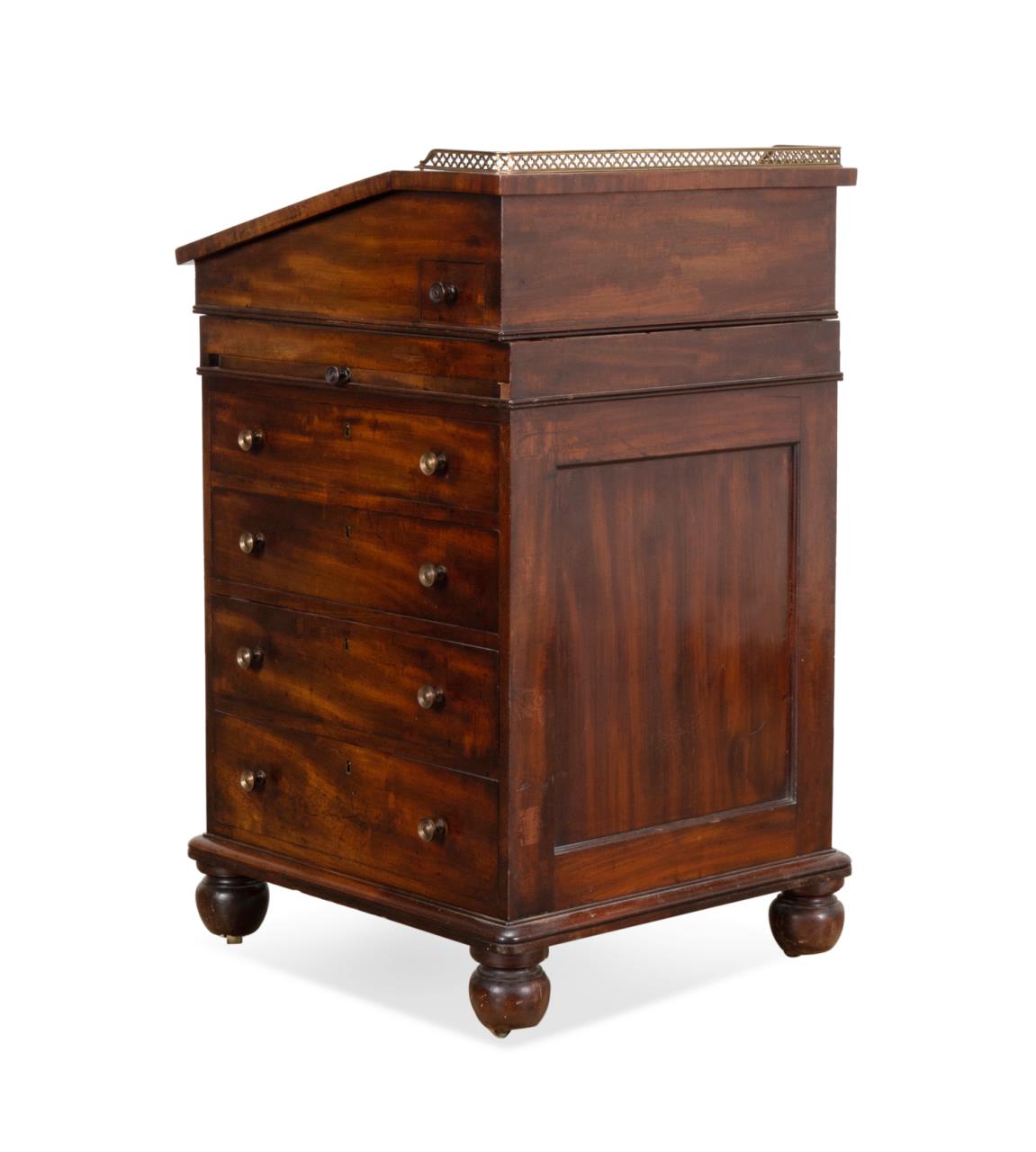 ENGLISH MAHOGANY EIGHT DRAWER