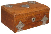 ENGLISH METAL-MOUNTED OAK TABL
