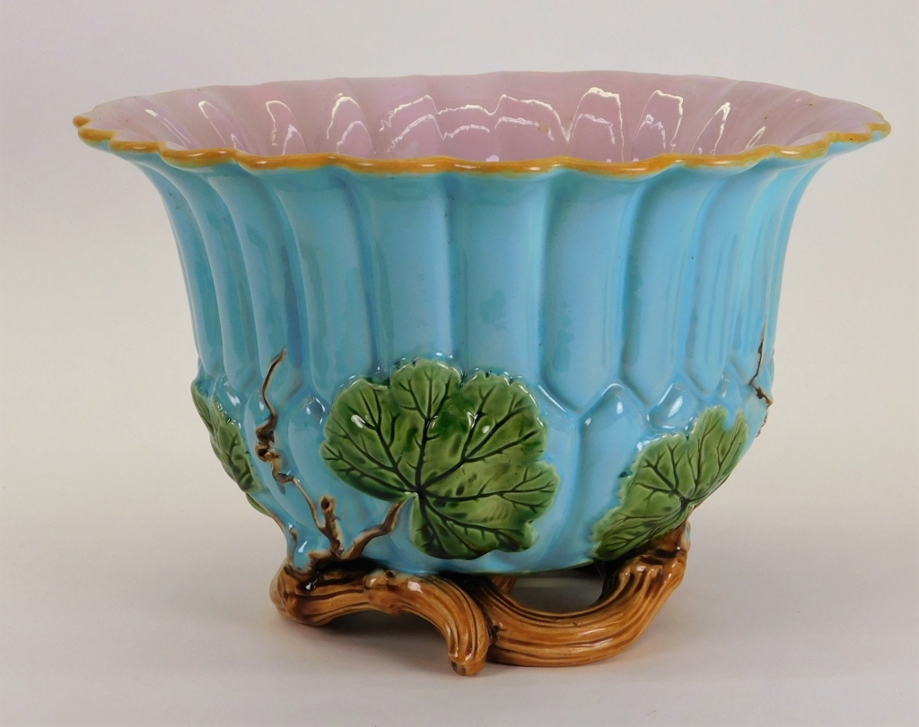 ENGLISH MINTON MAJOLICA LOBED