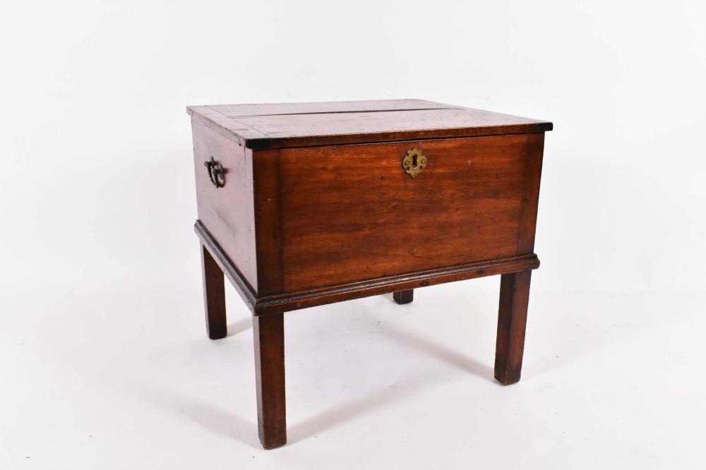 ENGLISH OAK BOX ON LATER