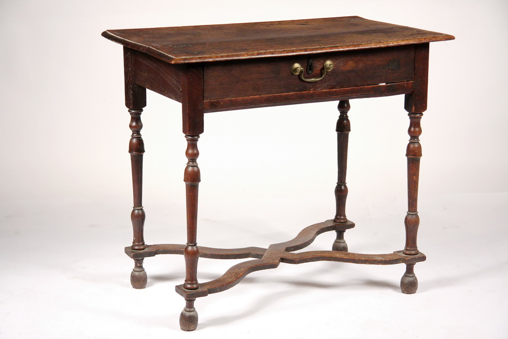 ENGLISH OAK DRESSING TABLE -