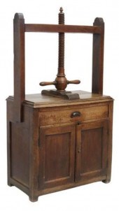 ENGLISH OAK LINEN PRESS ON CUP