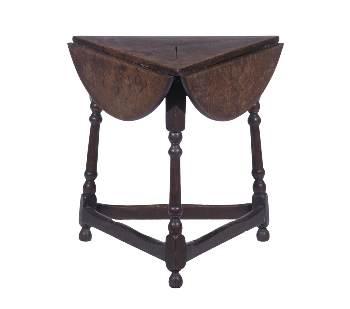 ENGLISH OAK TRICORNER DROP LEAF