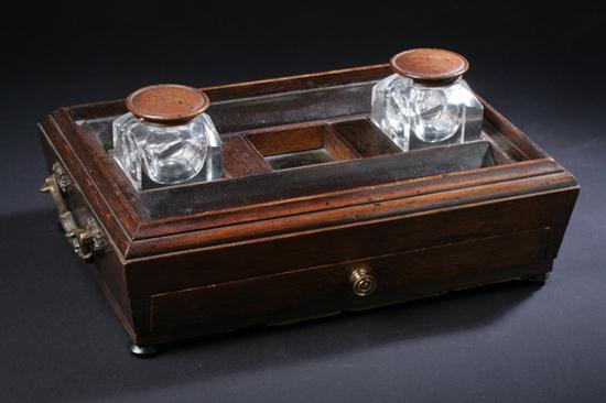 ENGLISH OR AMERICAN OAK STANDISH.