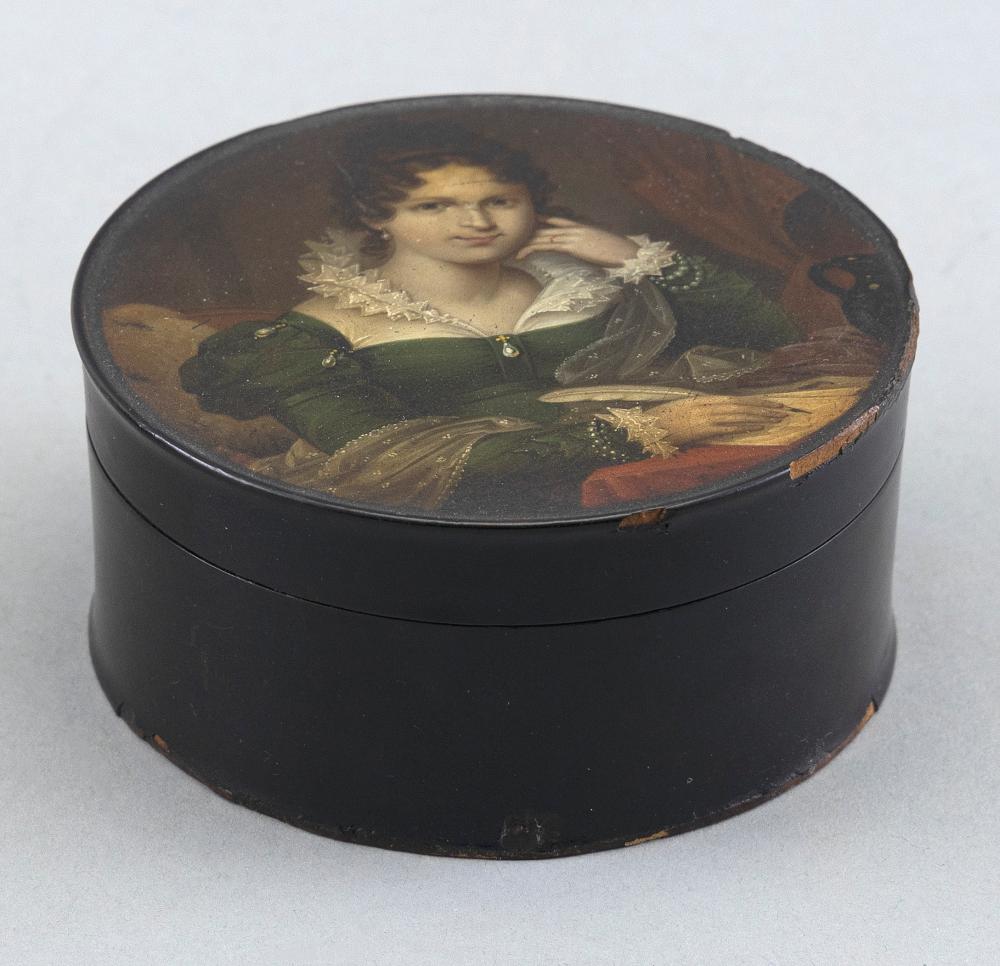 ENGLISH PAPIER-MÂCHÉ SNUFF BOX
