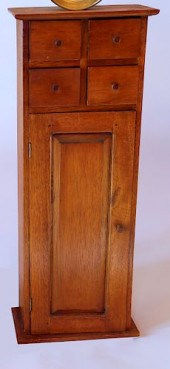 ENGLISH PETITE NARROW PINE CAB