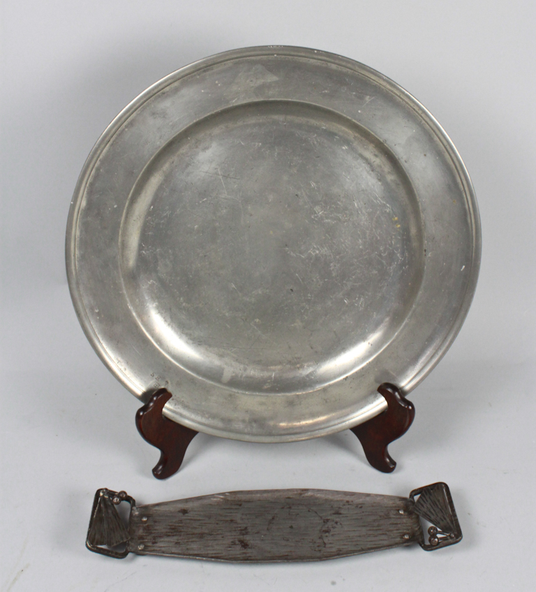 ENGLISH PEWTER CHARGER TOGETHER