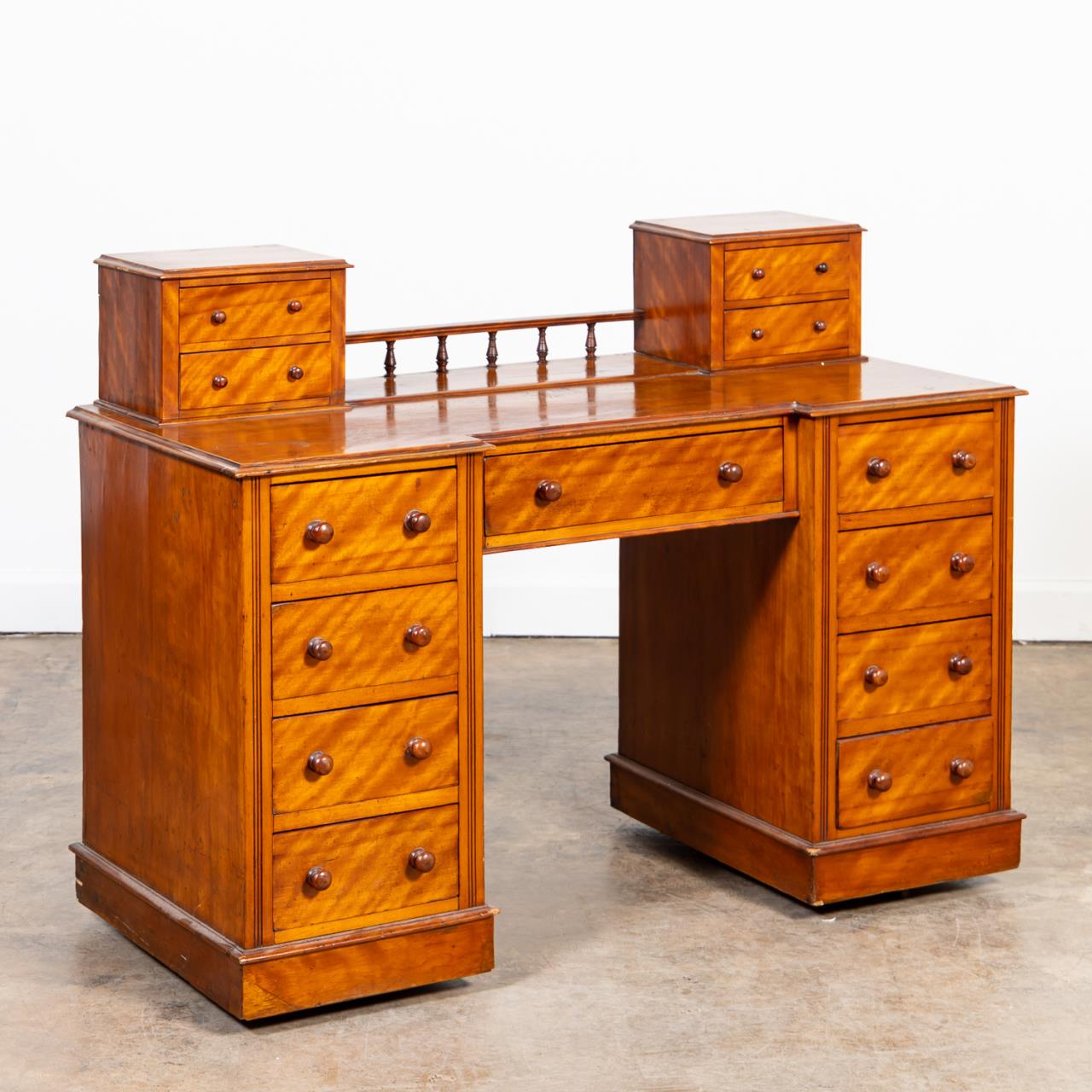 ENGLISH PLUM MAHOGANY DRESSING