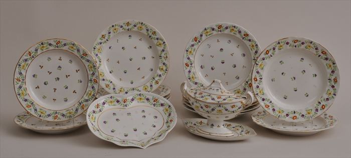 ENGLISH PORCELAIN PART DESSERT