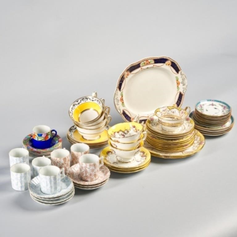ENGLISH PORCELAIN TABLEWAREEight