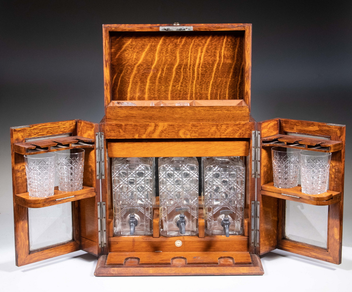 ENGLISH PORTABLE LIQUOR CHEST Early