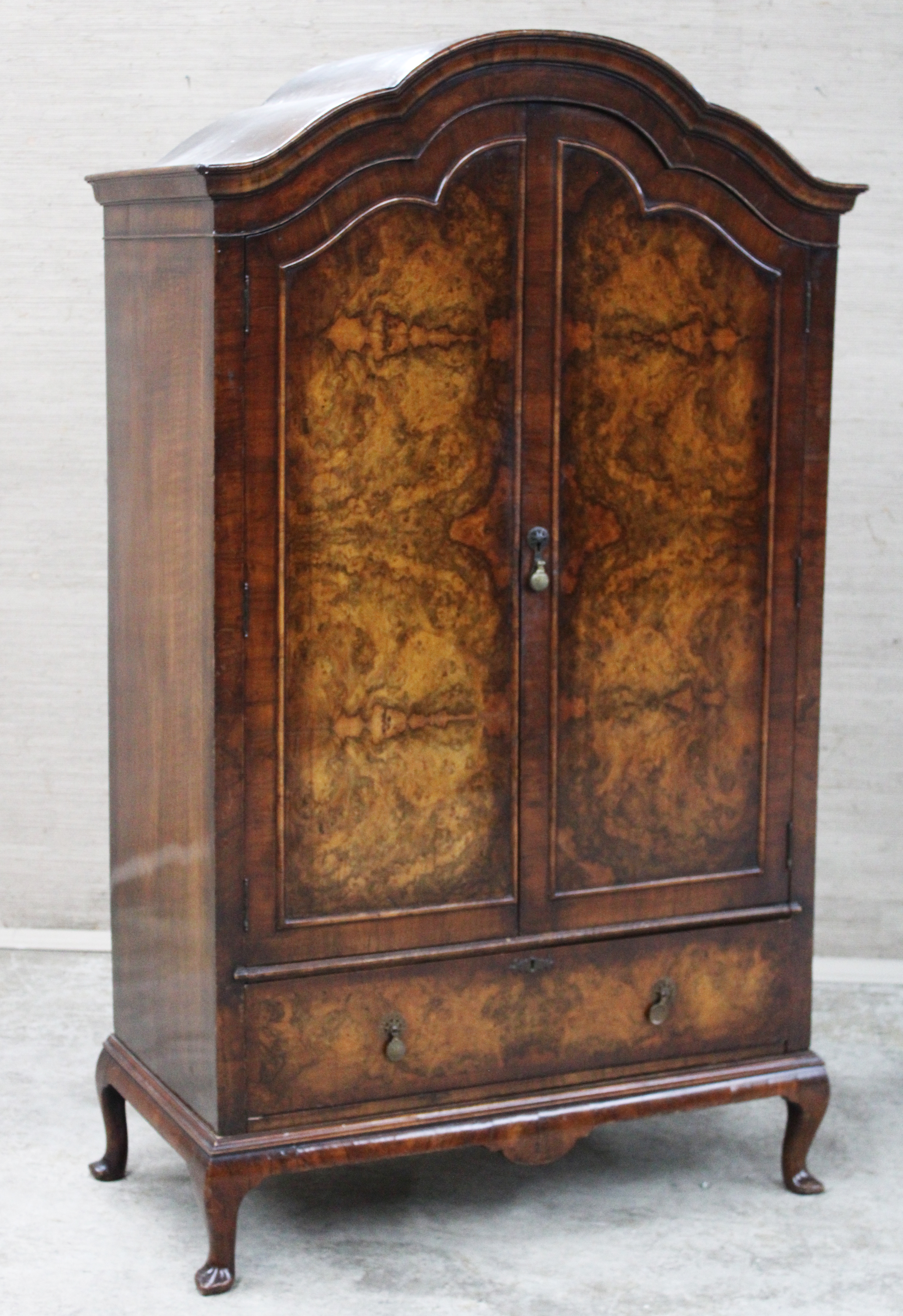 ENGLISH QUEEN ANNE STYLE BONNET TOP
