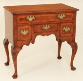 ENGLISH QUEEN ANNE WALNUT STYL