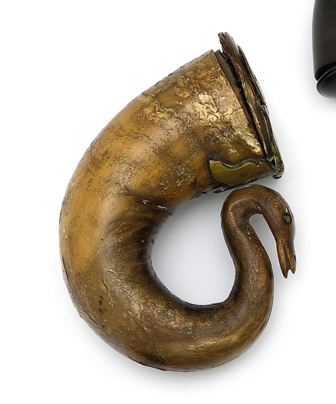 English ram's horn snuff mull   