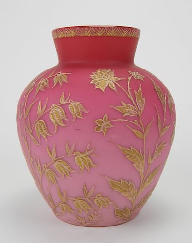 ENGLISH SATIN ART GLASS VASEEnglish