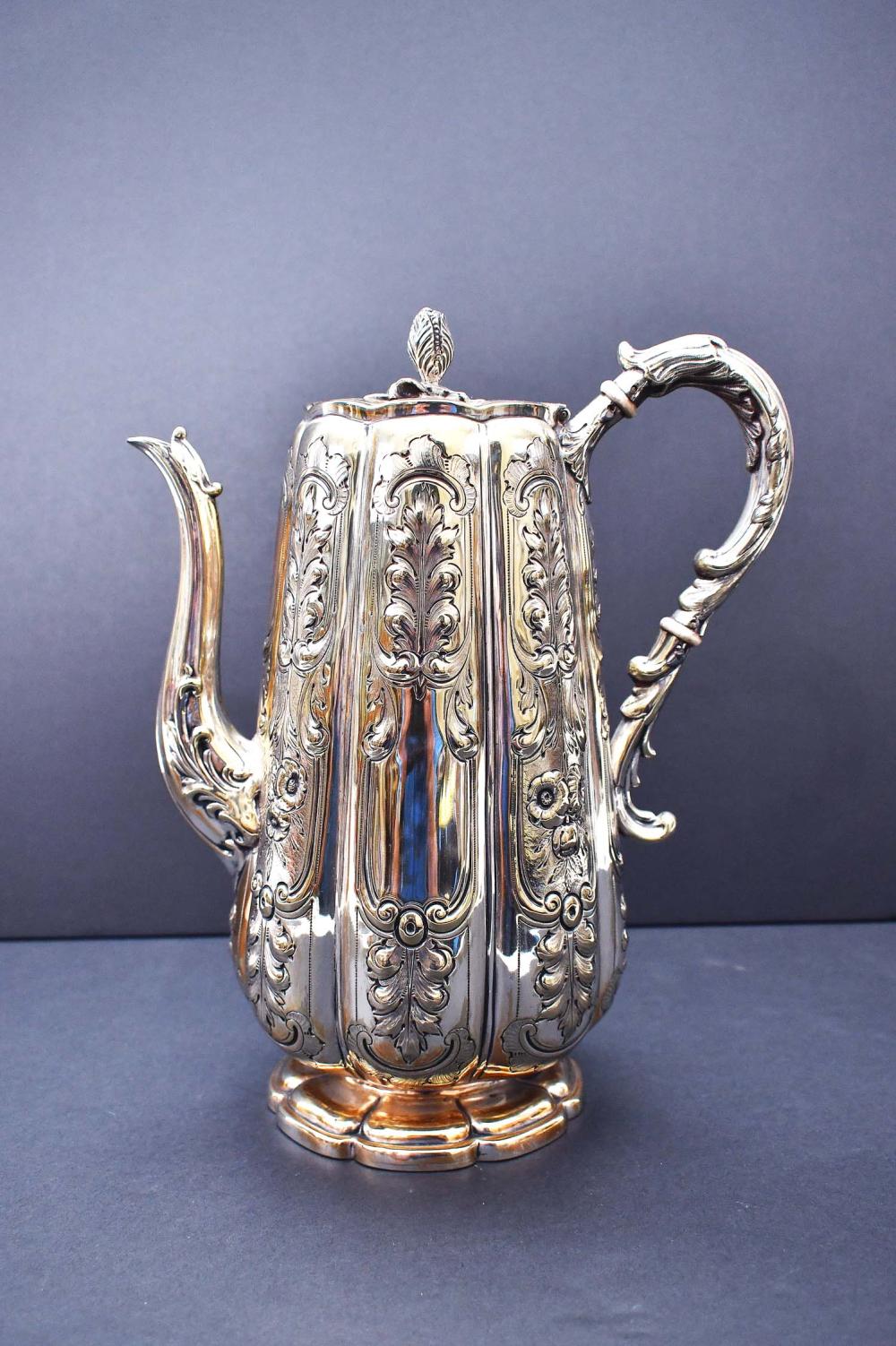 ENGLISH SILVER PLATE COFFEE POTIn a