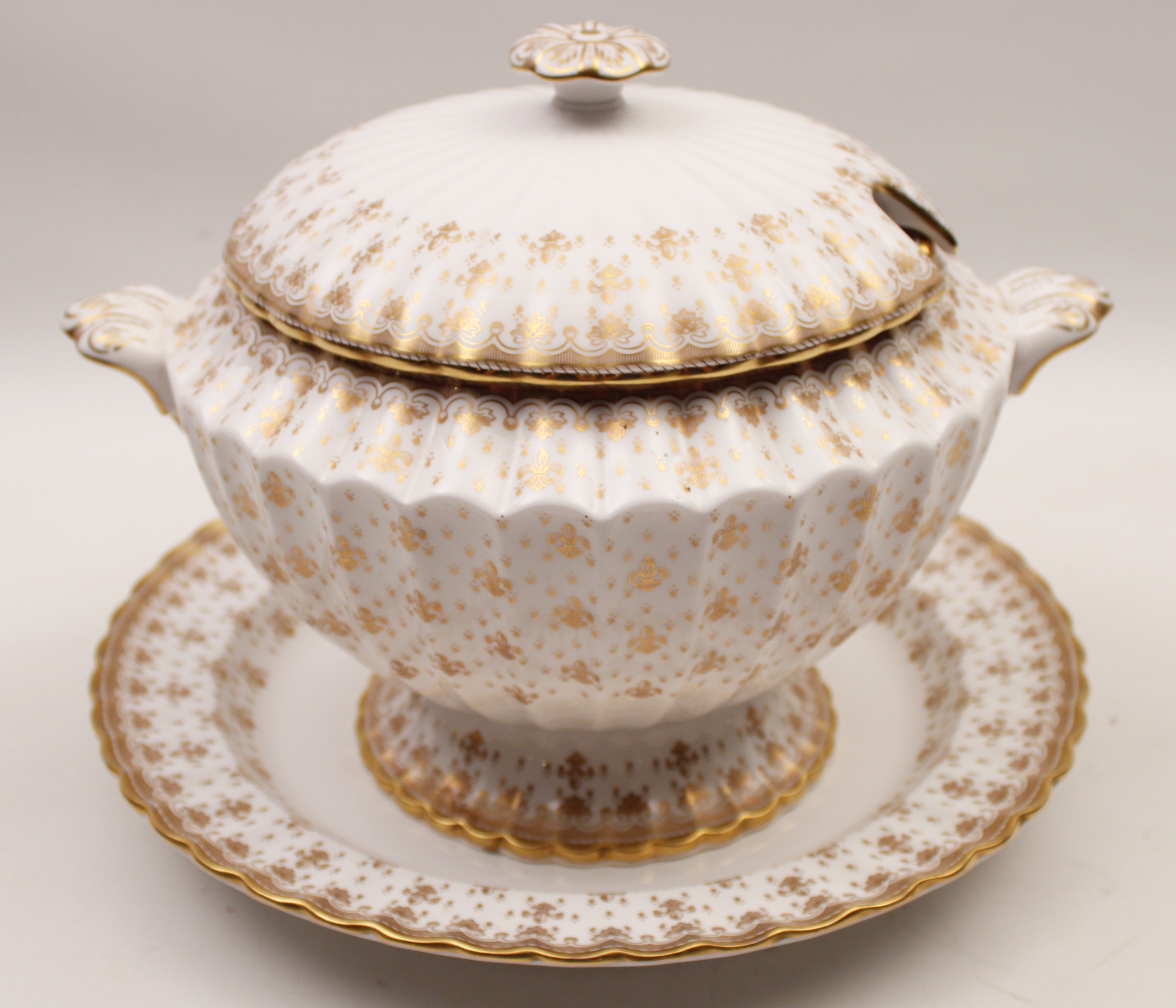 ENGLISH SPODE COVERED TUREEN