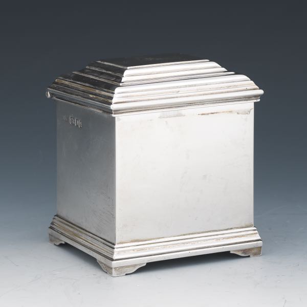 ENGLISH STERLING SILVER VANITY BOX,