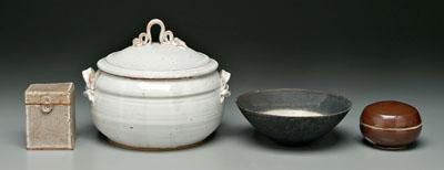 English studio pottery: lidded