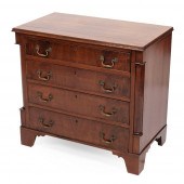 ENGLISH-STYLE BACHELOR’S CHEST