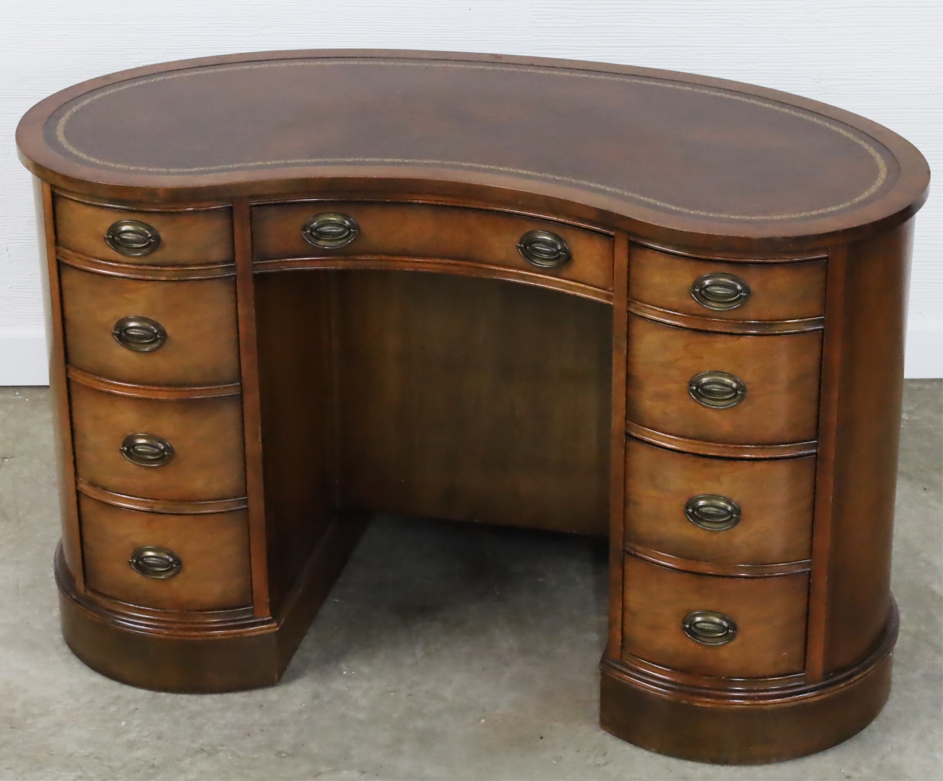 ENGLISH STYLE MAHOGANY KIDNEY