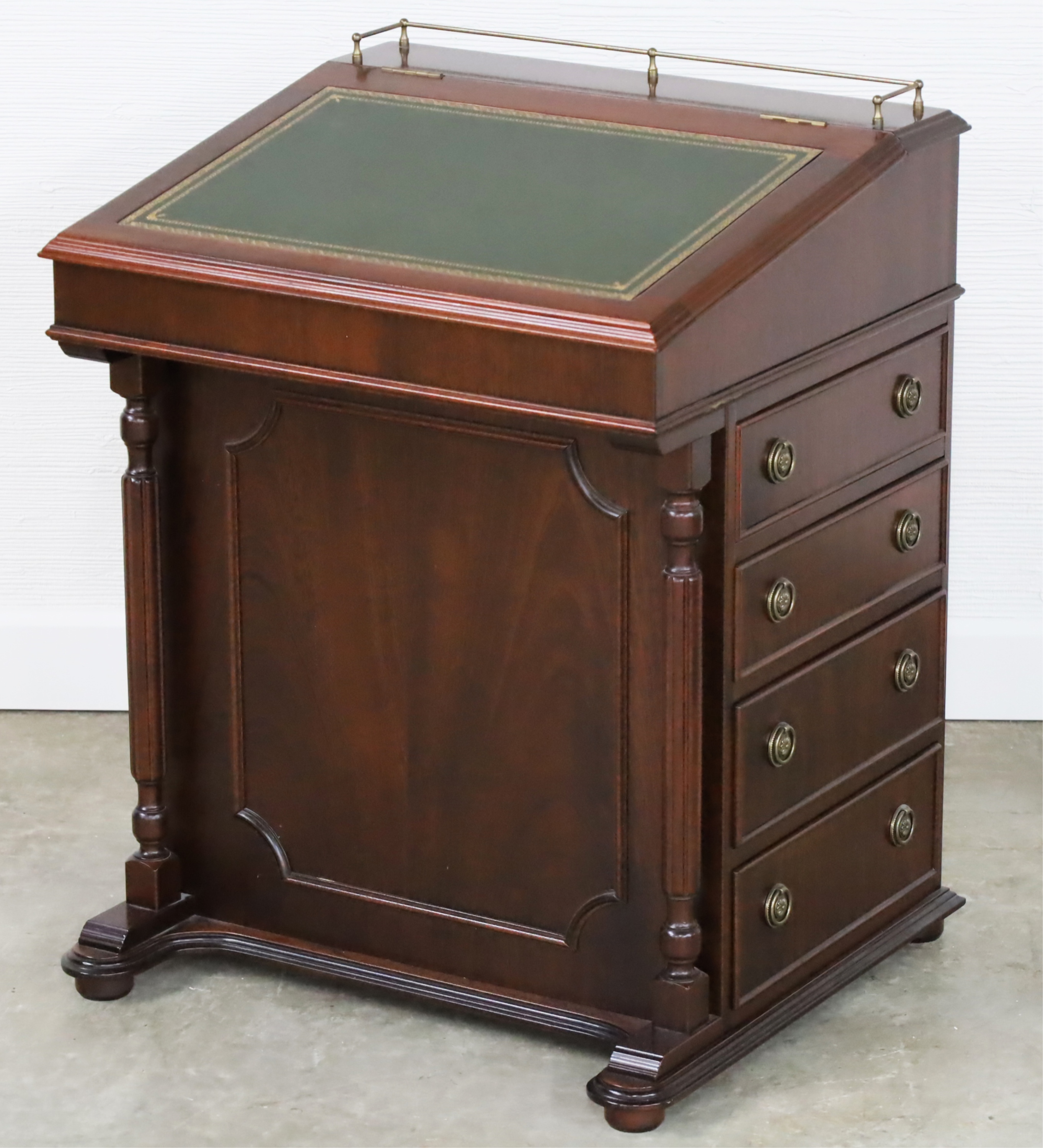 ENGLISH STYLE MAHOGANY SLANT TOP