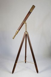 ENGLISH TELESCOPE ON OAK TRIPO