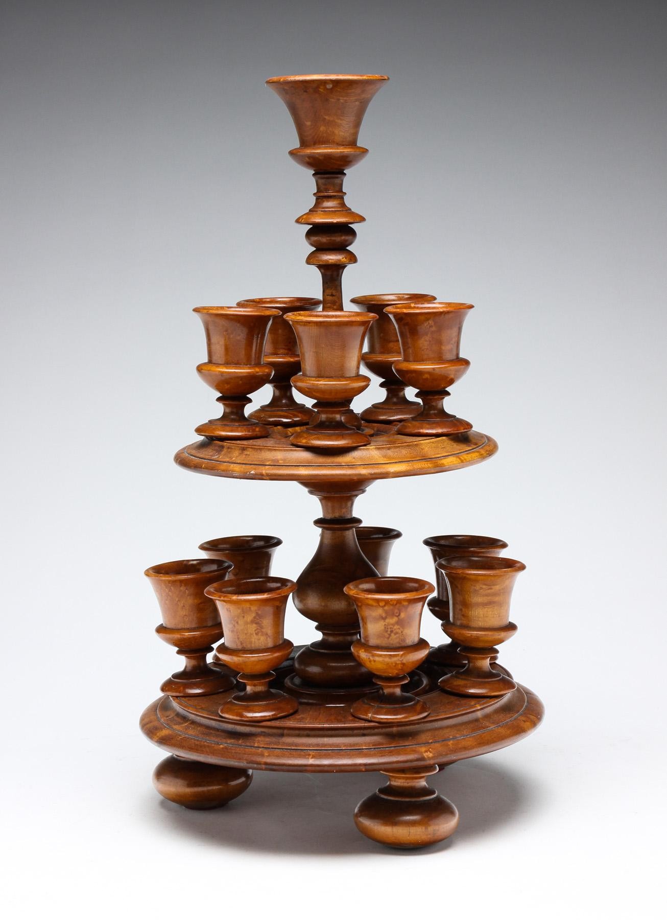 ENGLISH TREENWARE EGG CADDY.