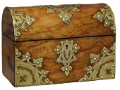 ENGLISH VICTORIAN BRASS-MOUNTE