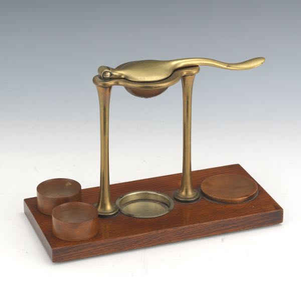 ENGLISH VICTORIAN CITRUS JUICER 9"H