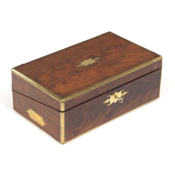 ENGLISH VICTORIAN MAHOGANY AND