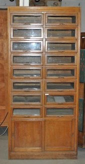 ENGLISH VINTAGE OAK SHOWCASE/D