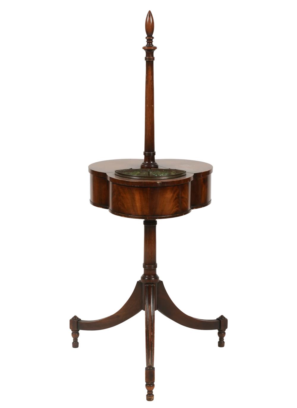 ENGLISH WALNUT CLOVER FORM