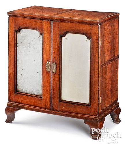 ENGLISH WALNUT LINE AND BERRY