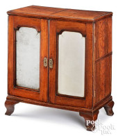 ENGLISH WALNUT LINE AND BERRY