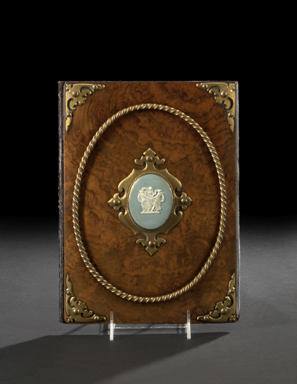 English "Wedgwood Blue"