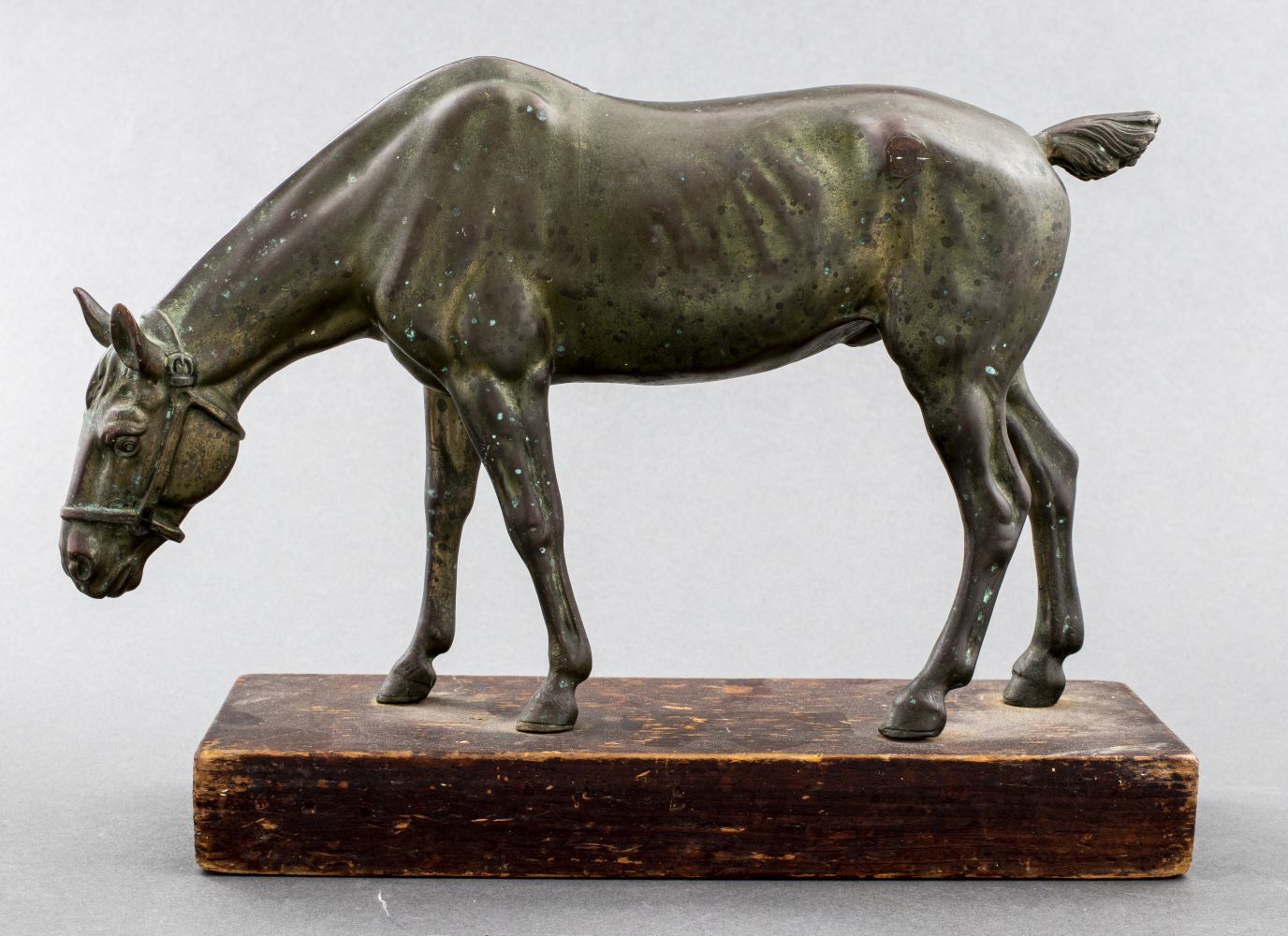 EQUESTRIAN SCULPTURE OF A HORSE