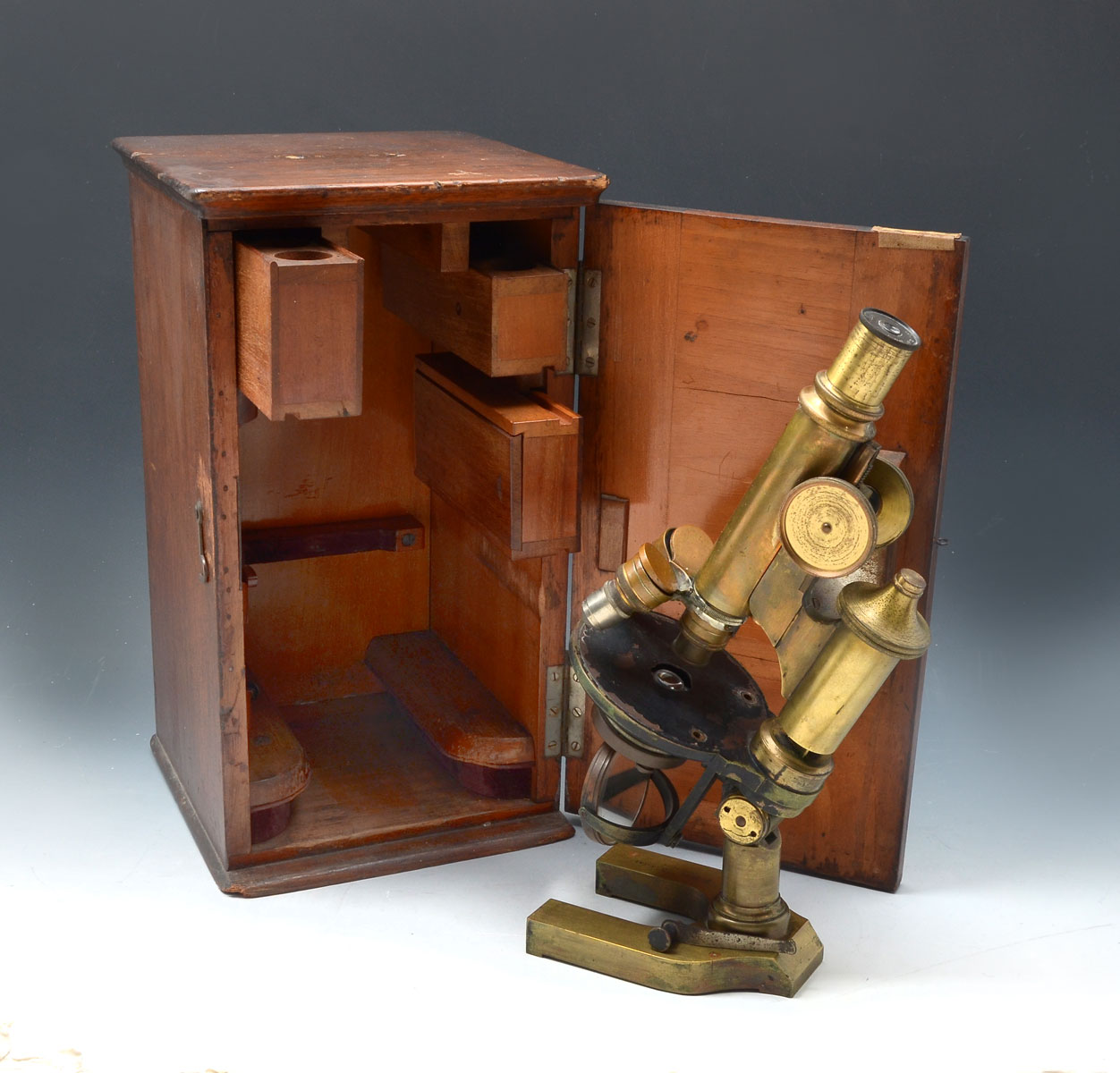 ERNST LEITZ WETZLAR MICROSCOPE WITH